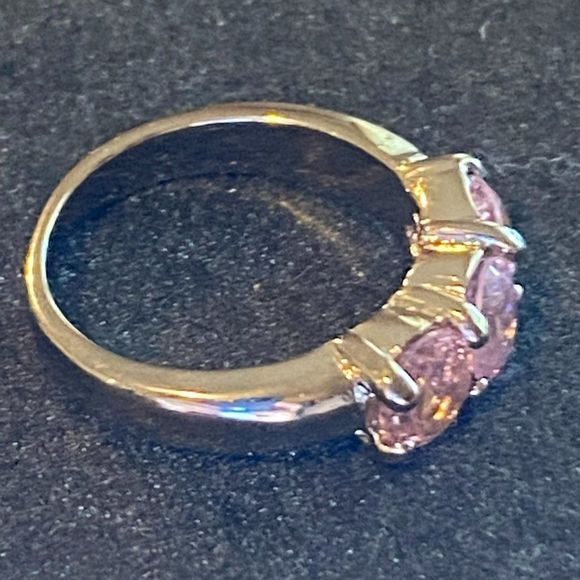 Swarovski Crystal Pink 3 Stone Ring (trilogy, past-present-future) - Picture 2 of 10